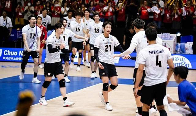 爱游戏平台-关于拉科鲁尼亚客场逆袭，取得关键胜利的信息