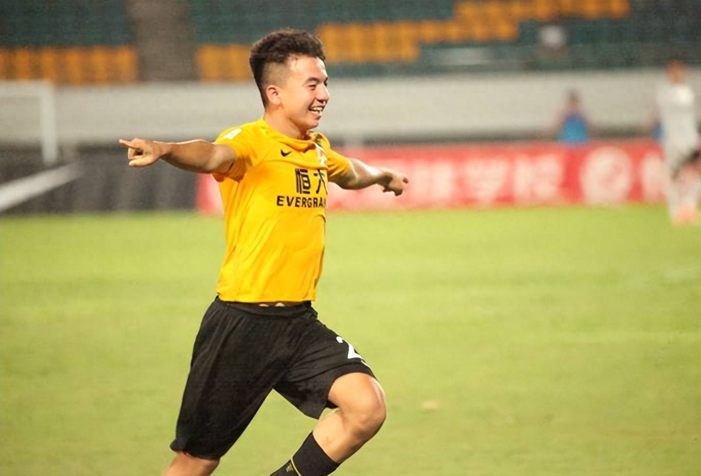 爱游戏app下载-关于陕西西部队对手在球场上瞬间望尘莫及的信息