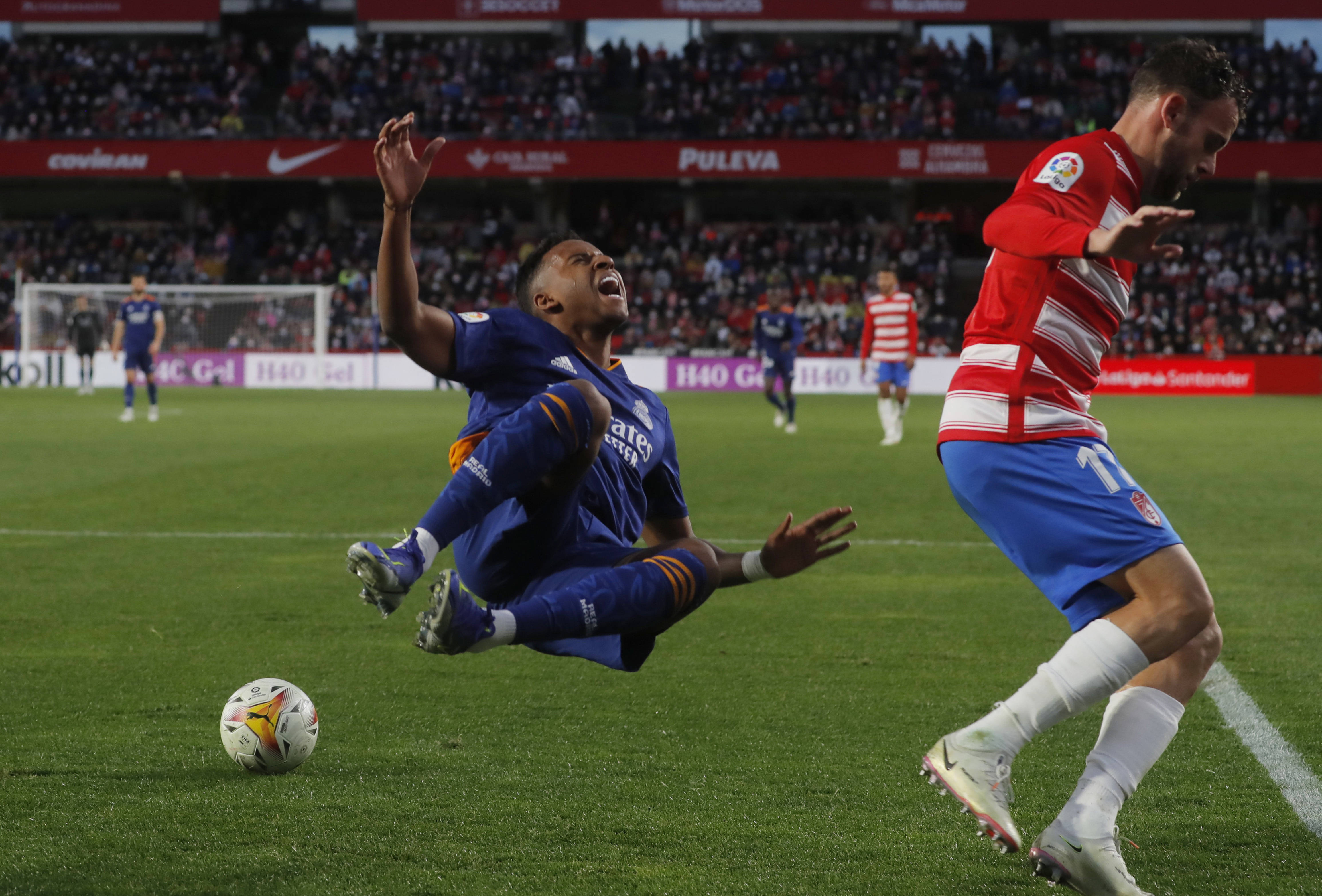 爱游戏视频-包含格拉纳达终结不胜，主帅鼓励球员坚持信念的词条