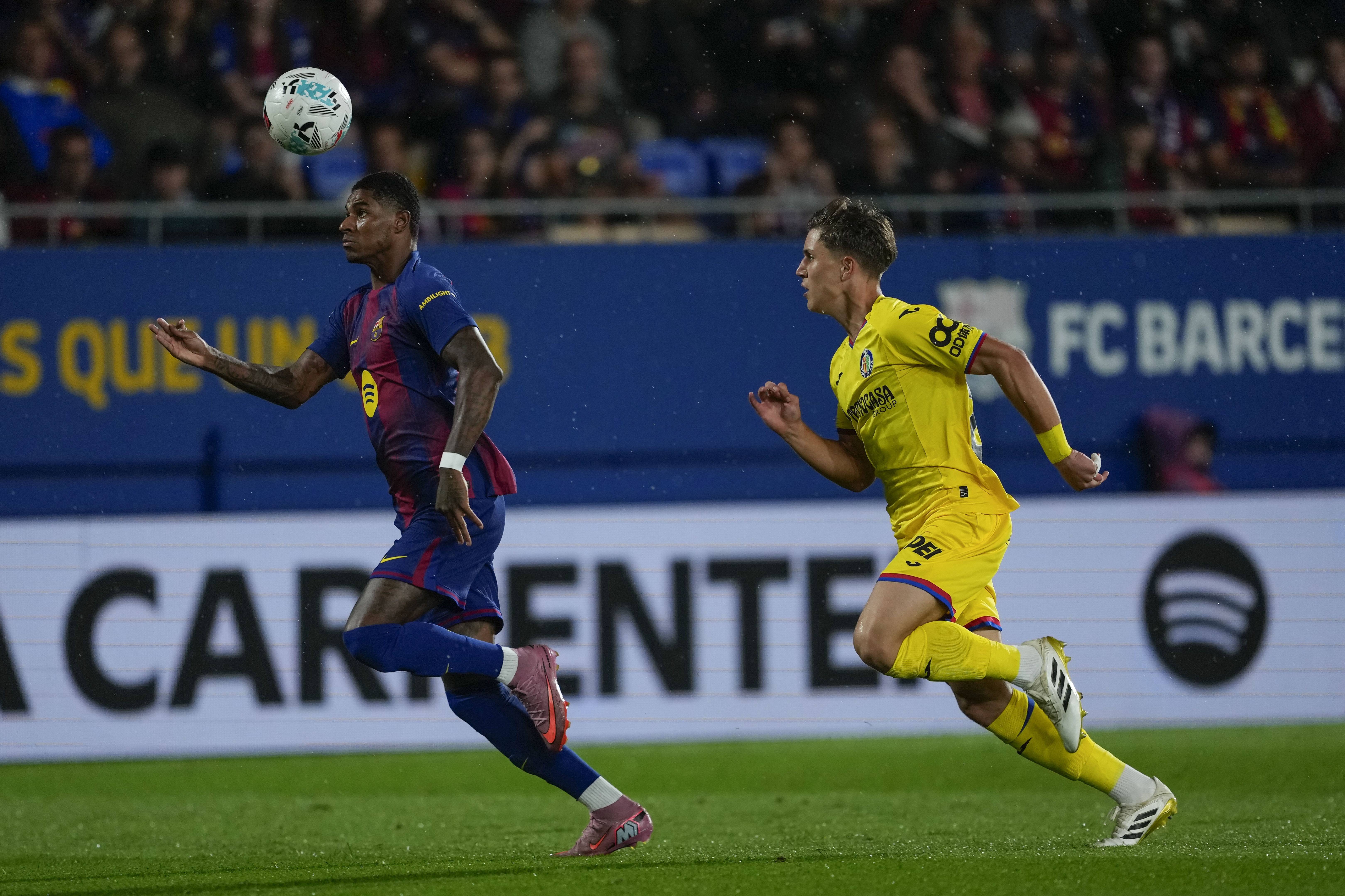 爱游戏官方登录入口-包含巴塞罗那主帅意外离职，球队陷入动荡的词条