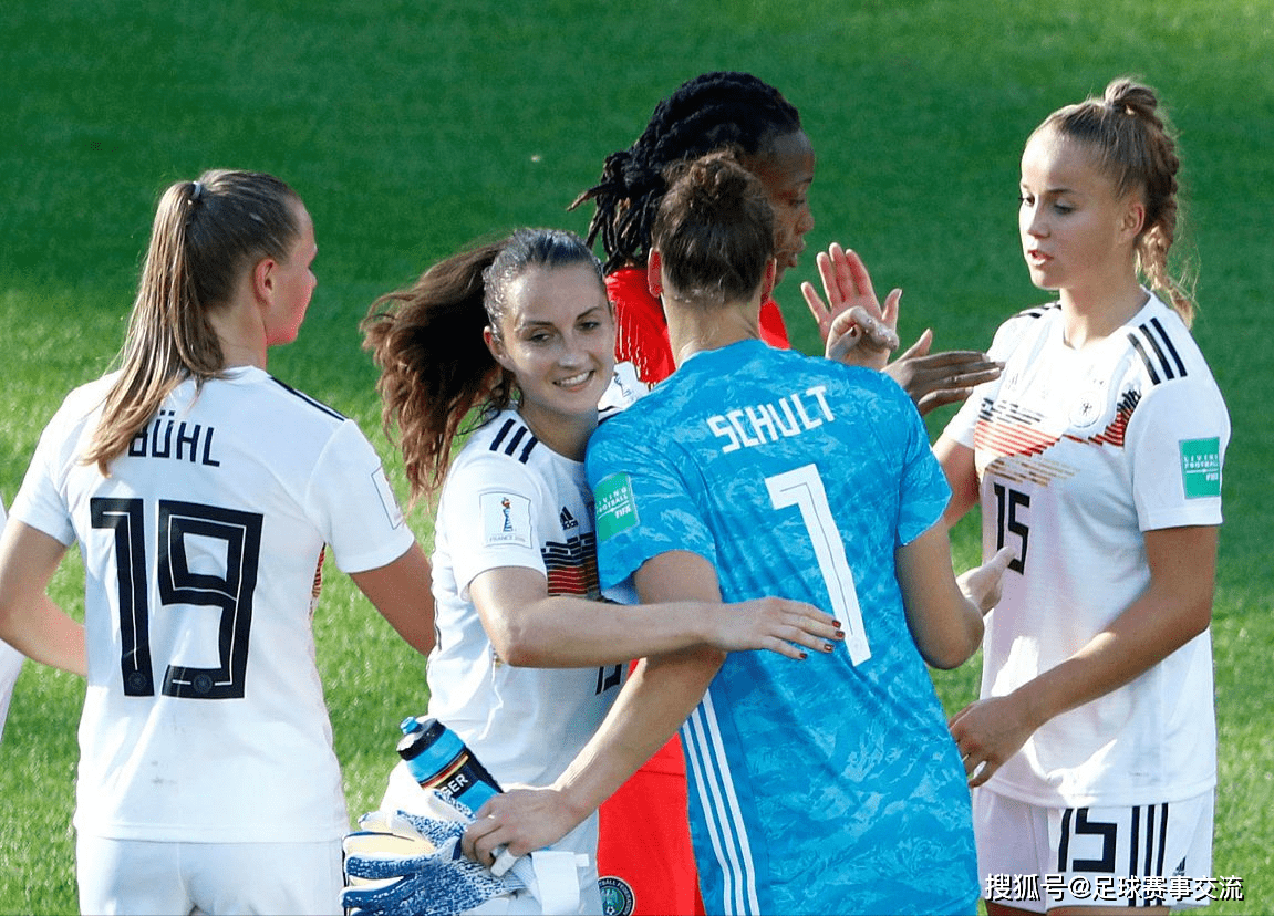 爱游戏竞技-哥伦比亚女足在比赛中寻找突破