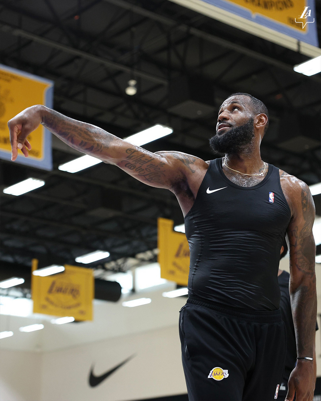 爱游戏教练-热门球星备战新赛季迎接挑战