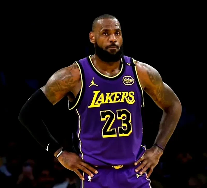 湖人主场战胜快船，取得三连胜