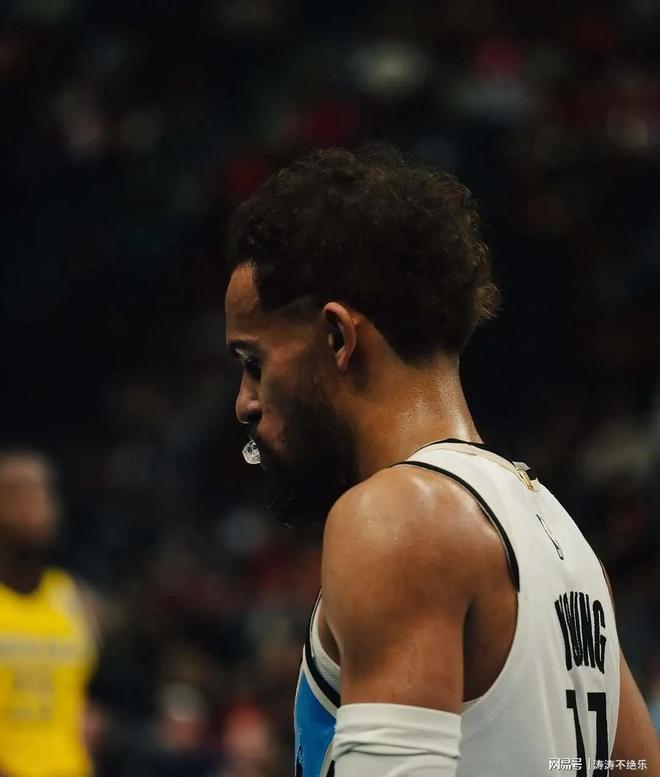 爱游戏链接-关于老鹰客场险胜马刺，特雷杨42分6助攻的信息